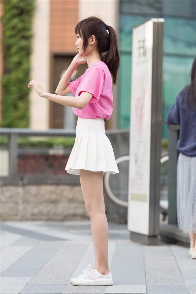 美貌|街拍美女:青春洋溢小姐姐,所有风景都不及你的美貌年轻就是魅力