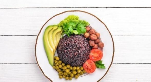 高血压患者|高血压患者三餐吃什么按照5个“法则”吃,血压高不了