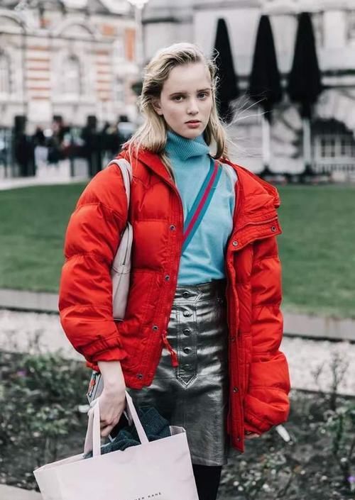 ?穿来穿去，还是觉得羽绒服最配“裙子”，时髦显气质，还保暖