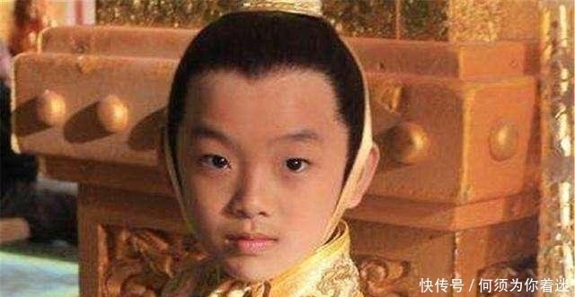 赵匡胤|小孩爬上龙椅,皇帝问天子好做吗,小孩回四字保住命,并成为皇帝