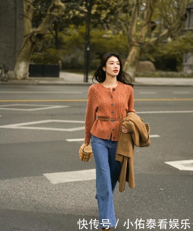 秋冬|今年秋冬的最百搭奖,我颁给“毛衣+直筒裤”,不分年龄谁穿谁美