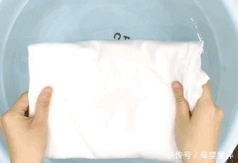 今秋薄外套里穿什么这件内搭洋气炸了!