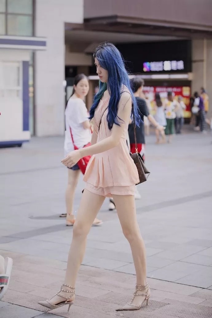 夏日|夏日的时尚搭配，高跟鞋穿出优雅的魅力