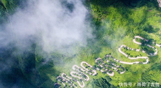 公路|贵州此公路超有特点，有连续24道弯，风景还美，你敢来这里开车吗！