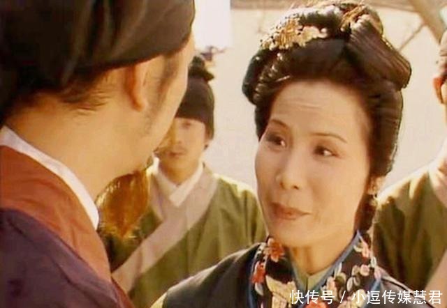 举步维艰|宫中太监们常去贾府讹钱,元春知道吗?其实她在宫中也举步维艰