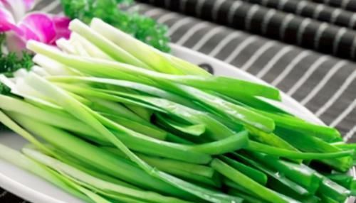 女人想抗衰老，常吃3种“天然雌激素”，帮你保养卵巢不早衰