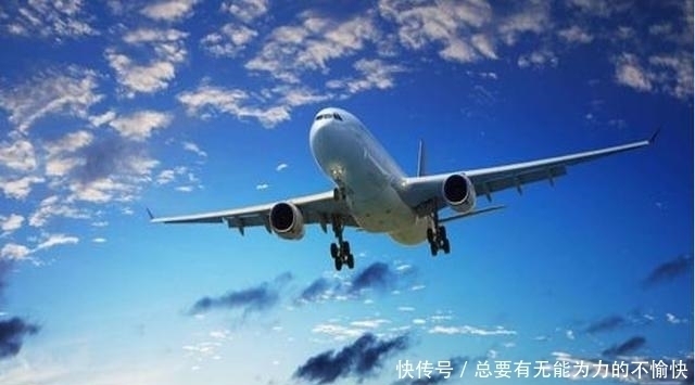 飞机上禁止吸烟，为何还配备了烟灰缸呢是多此一举吗