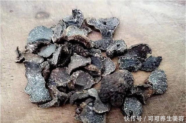 炖鸡汤时,有人先焯水,有人直接炖,大厨都不对,教你正确做法