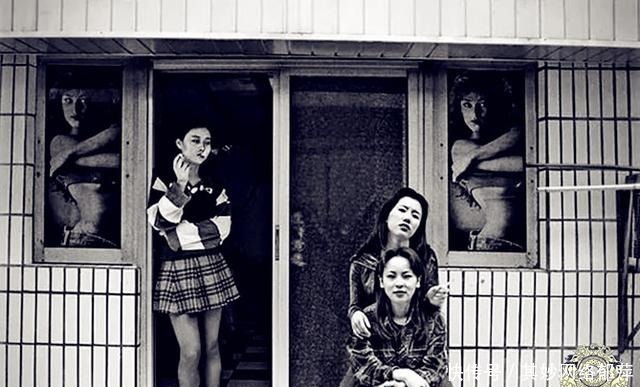 发廊|“发廊”的变迁老照片：图一是清朝理发店，图九是三个美女理发师