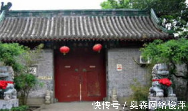 纪晓岚|史上最尴尬对联:”一笔直通,两扇洞开“,不料改后却成经典