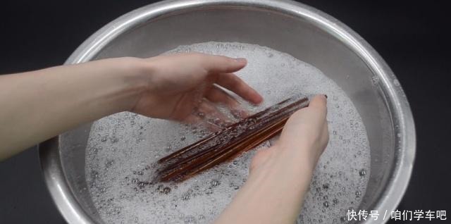 用清水洗筷子，比不洗还脏，教你一个清洗筷子妙招，干净又除菌！