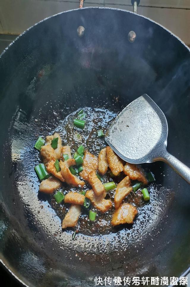 芋头|它是“碱性食物之王”，女性要常吃，头发乌黑顺滑，腰肢更细了