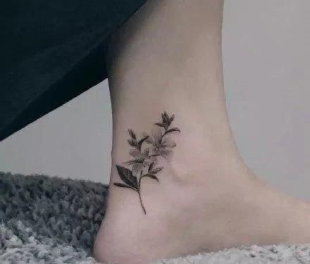 年轻人该不该纹身？有纹身的朋友后悔吗？