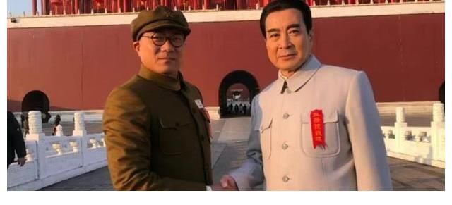 《香山葉正紅》選角敷衍，非特型演員演開國(guó)將帥，草臺(tái)班子既視感