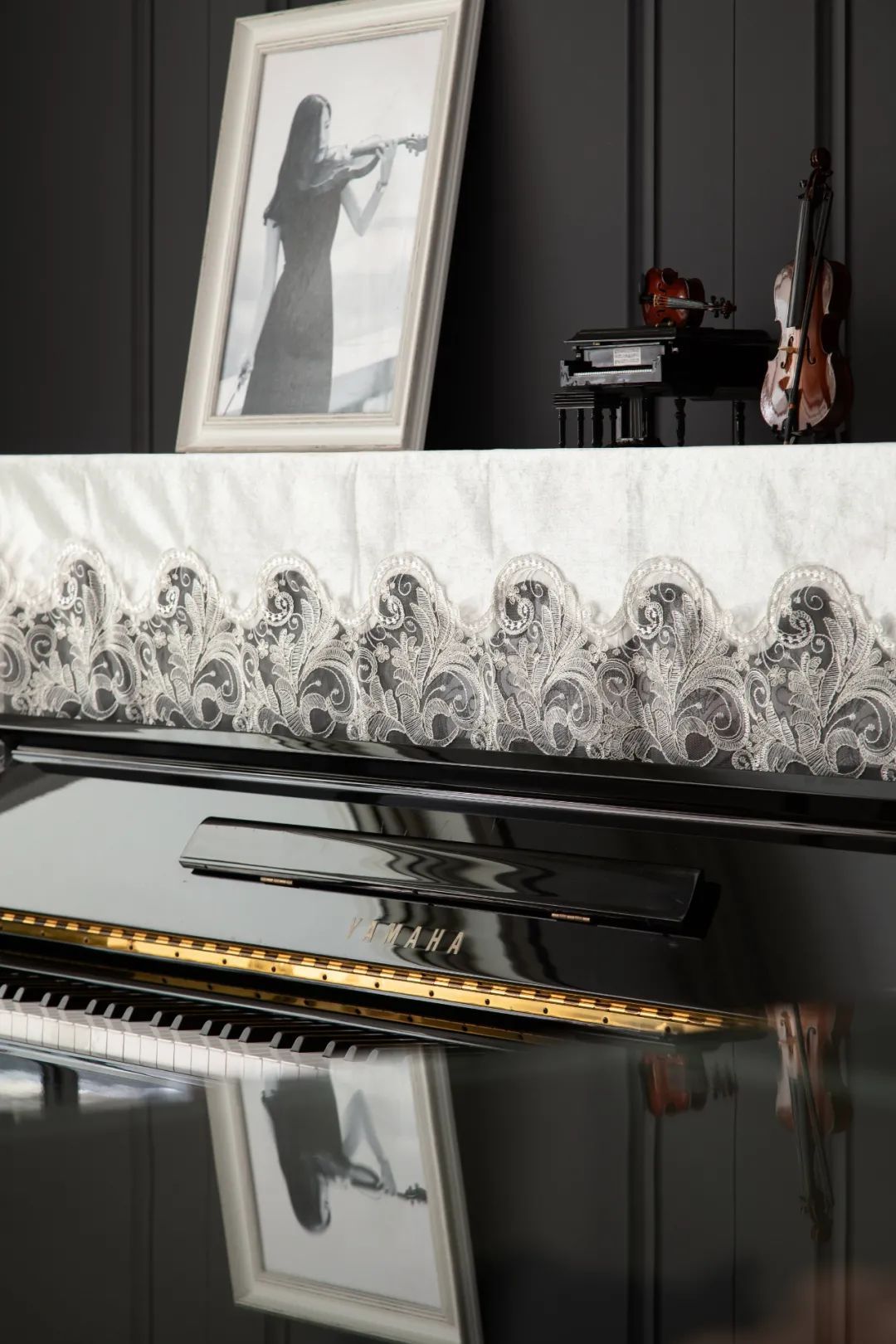 天花|360㎡现代轻奢,有琴房、有舞蹈室,还有独特的楼梯,设计很情趣