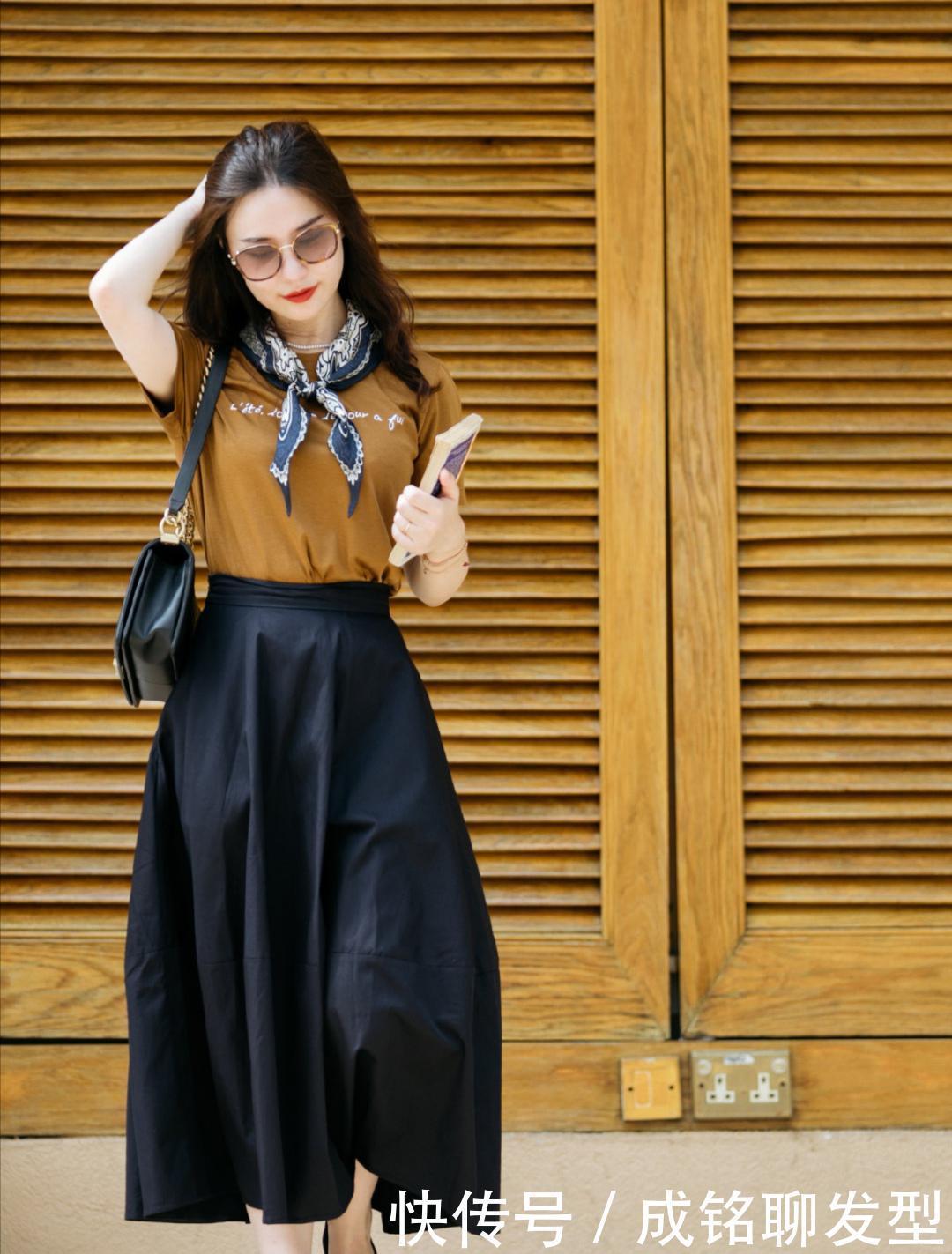 气质|夏装不知怎么搭配,看看这位博主的穿搭,奔四的年纪美得精致优雅