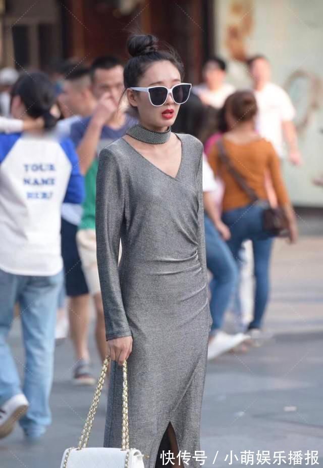 开叉长裙|灰色开叉长裙“高级感”满满，灰色纱布“缠”脖子上更有贵妇魅力