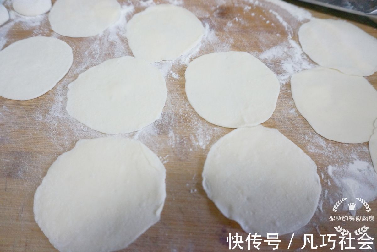芹菜锅贴|又香又脆的牛肉芹菜锅贴,美味可口,制作简单