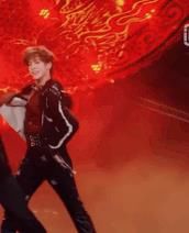 “青3”余景天练习扭伤吓到LISA！公演完美表现获小莎点赞！