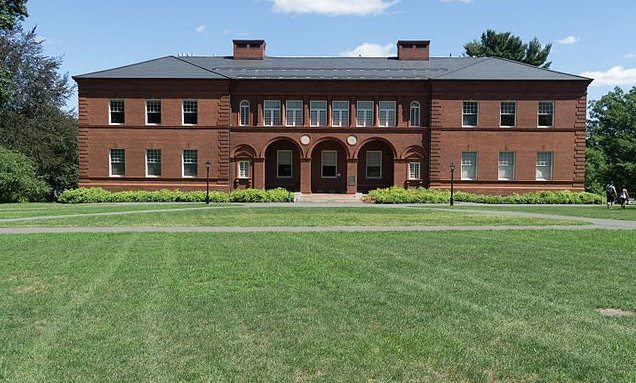 寒门子弟上精英大学后的灵魂一问：别的黑人穷孩子在哪儿呢？|读书 | 阿默斯特