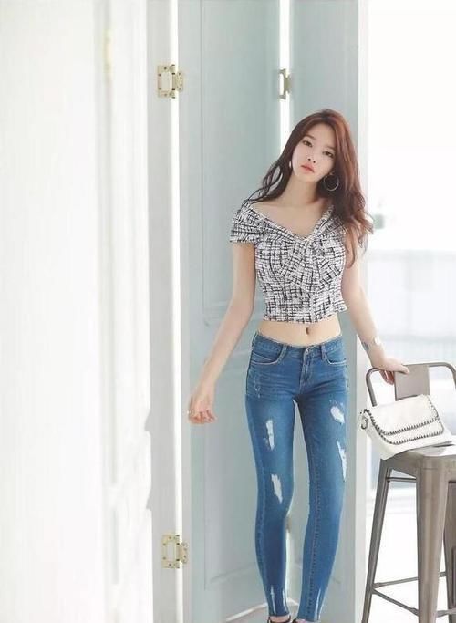 舒爽|牛仔裤小姐姐清纯舒爽,身材饱满线条紧致,让人一眼难忘
