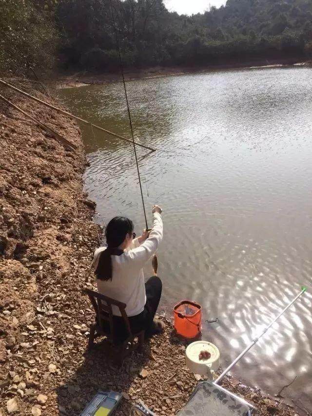 高手|娶个钓鱼高手当老婆是种什么体验,有人说很幸福!