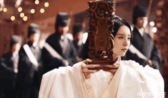 瞬间|皇帝要将大将全家赐死，大将妻子拿出此物，令行刑官瞬间汗颜无地！