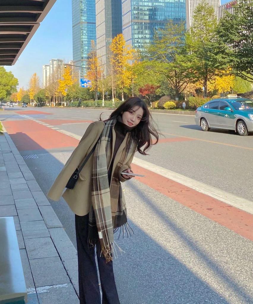 职场女性穿搭模板，干练休闲风当属典范，轻松成为职场焦点！