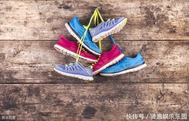 职场女神巧妙穿对鞋:运动鞋、高跟鞋、靴子