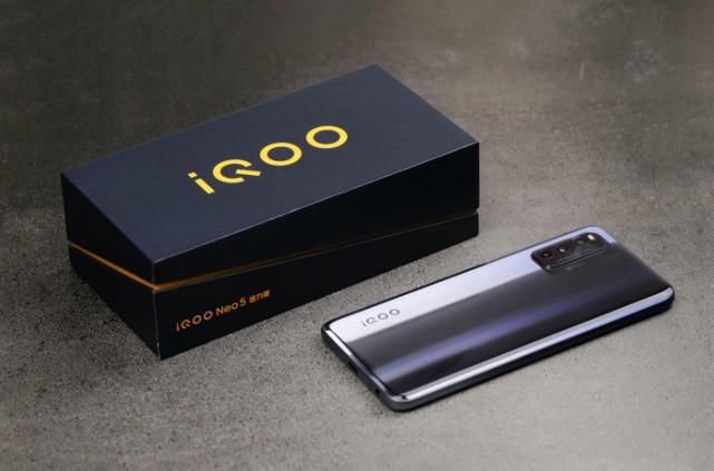 iqoo|两千档想要高性价比手机？骁龙870+大电池，还有高刷电竞屏！
