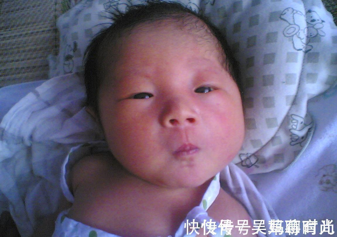宝宝|婴幼儿3种睡姿会让头型变丑,老一辈很多都这么做,简直毁娃颜值