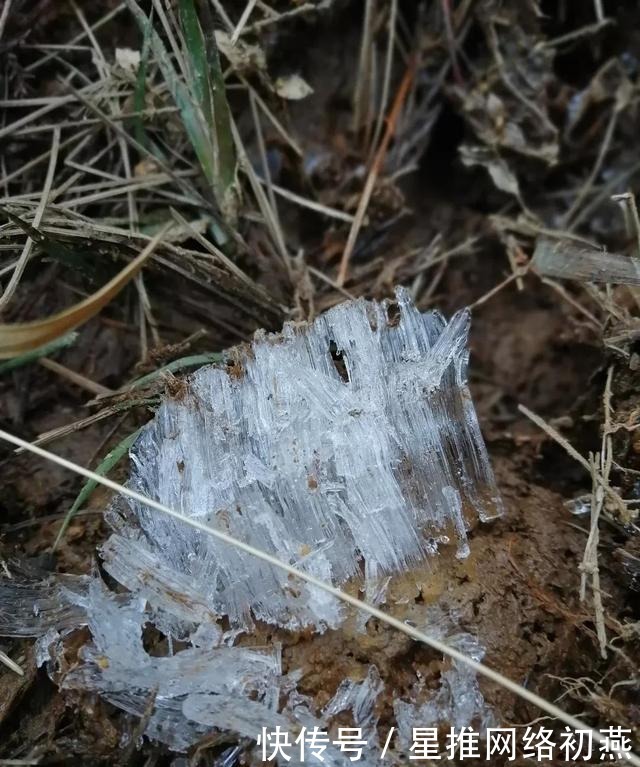 仙游石剑山，山顶一巨石形似利剑，有点霸气