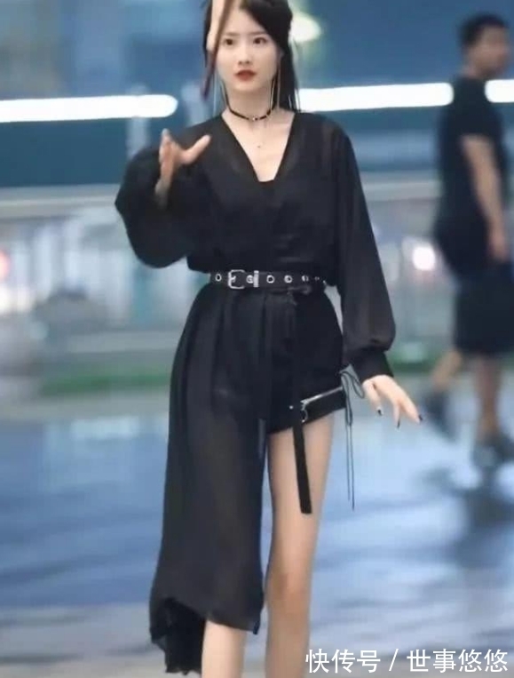小姐姐 小姐姐的“暗黑风”火了！左腿性感，右腿清纯：这谁顶得住啊？