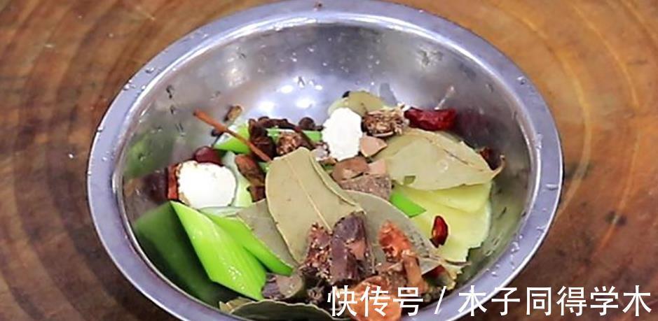 甜面酱|酱牛肉烧土豆好吃有诀窍，学会这个做法，肉嫩筋软，酱香浓郁