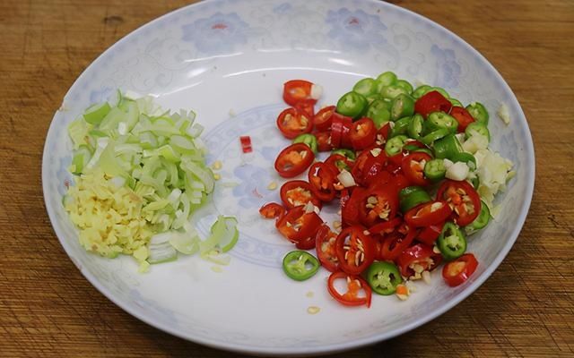  鲢鱼|花鲢鱼怎么做才好吃，试试这种吃法，鱼肉鲜嫩不腥，麻辣又过瘾