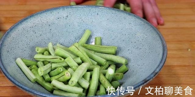 干辣椒|面条别再煮着吃，教你一个新吃法，比大鱼大肉过瘾，一锅不够吃