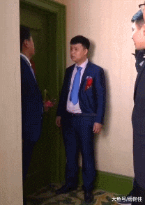 |最新搞笑精选GIF:小伙子你这样喝酒恐怕“肠子”都通了吧!