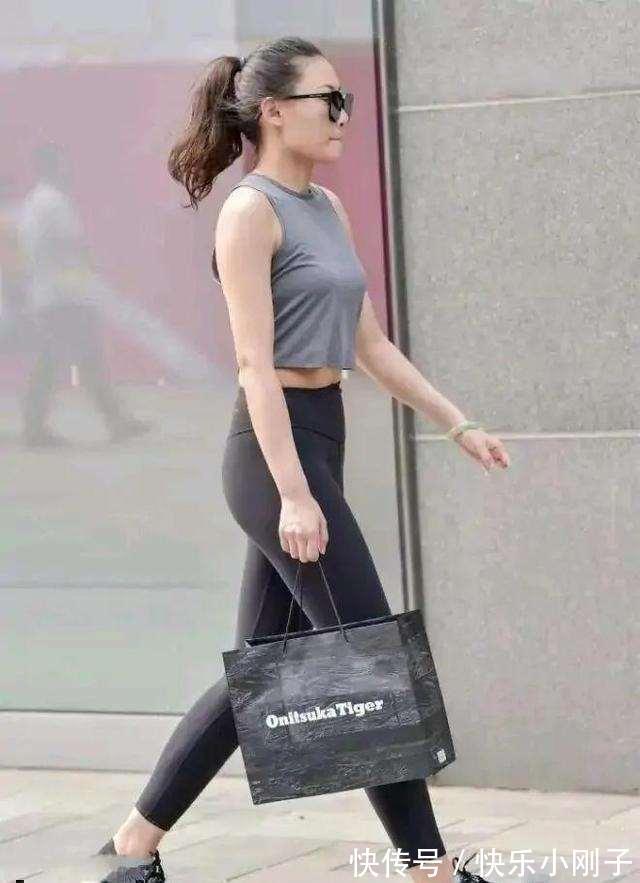 装扮 独具个性的打底裤装扮平添美丽气质,活力十足又减龄,简单搭配