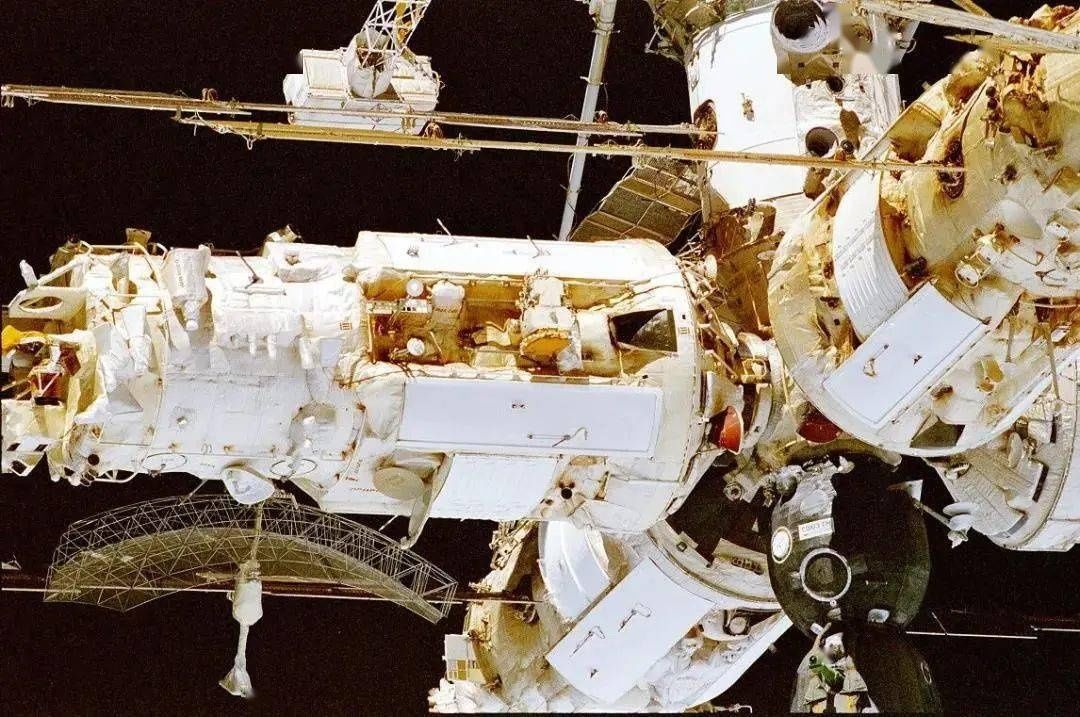 和平号空间站丨星空探索的先驱，逐梦太空的传奇