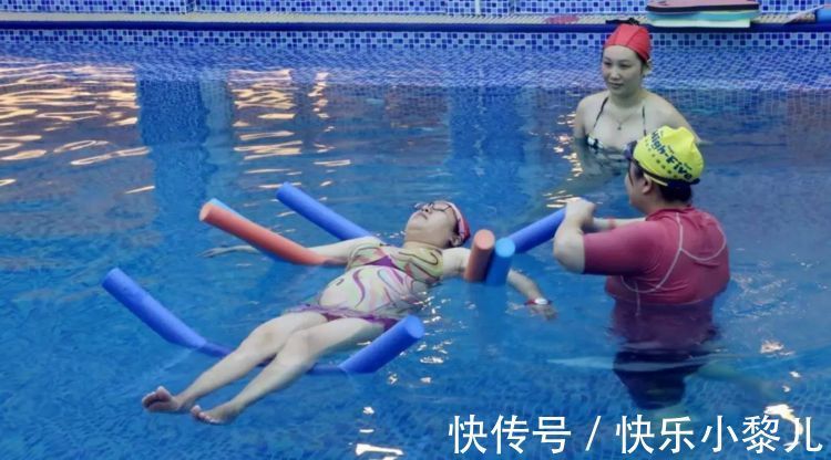 小静|预产期前几天去游泳放松，肚子突然临时“发动”，医生都说惊险