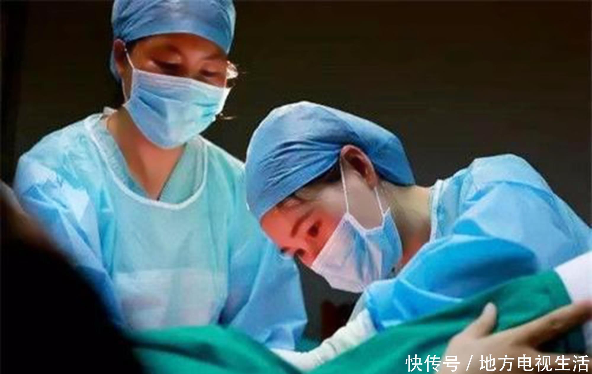 排便|顺产时,宝宝和便便说不准谁先出来?莫尴尬!这是正常表现