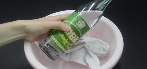 袜子|夏天穿过的袜子又脏又臭?教你一招,不仅干净还没臭味,太实用了