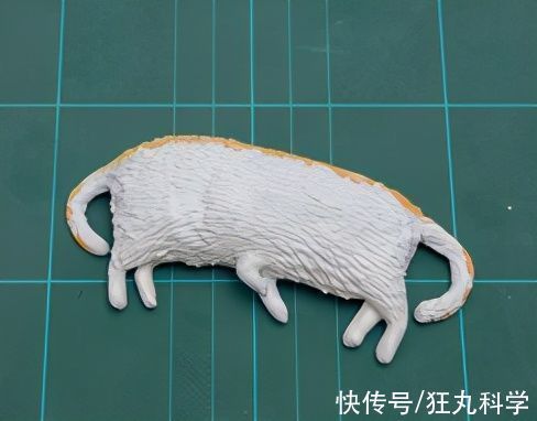 长颈狗|全球的猫都想屏蔽这个日本人,他到底做了多少沙雕手办?