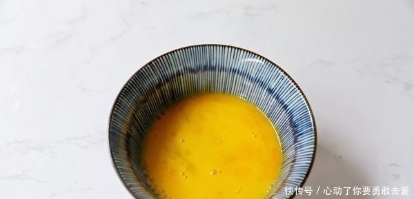 春末遇到此菜别手软,堪称植物“美白丸”,常吃晒黑的皮肤也白了