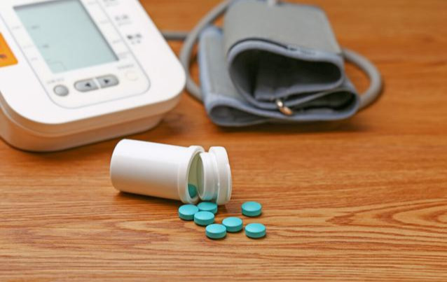 服用降压药|坚持吃降压药,却突发脑出血离世!医生叹息她犯了2个用药错误