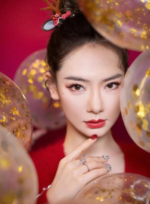 眼睛上有星星？Bling Bling的珠光眼影超级仙气！