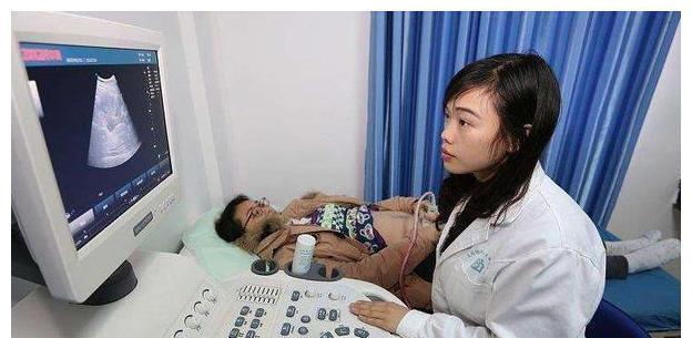 医生|宝宝出生后“没肛门”,夫妻俩急忙送医检查,医生:都怪你丈夫