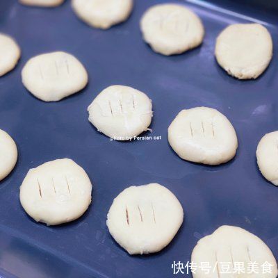 #安佳万圣烘焙奇妙夜#折叠法的糯米馅儿老婆饼