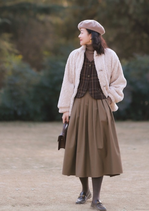 半身裙|今年流行可盐可甜的羊羔毛外套,学时髦精这样搭,美得惊艳!