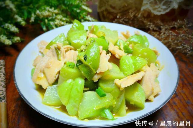 佛手瓜|自家种的佛手瓜,这样做那叫一个香,口感清脆又去火,好吃下饭!